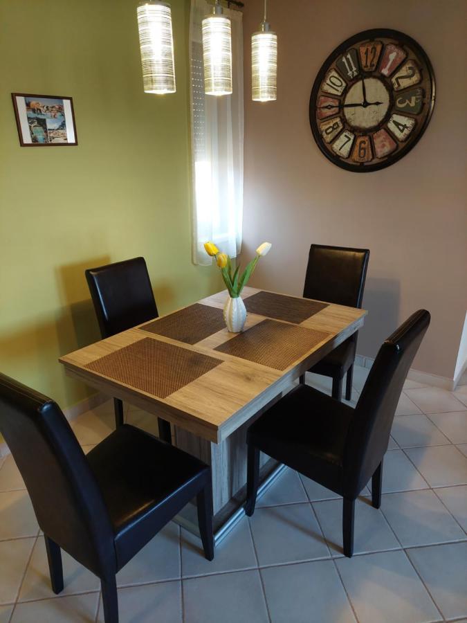 Samuci Apartman Hajduszoboszlo Bagian luar foto