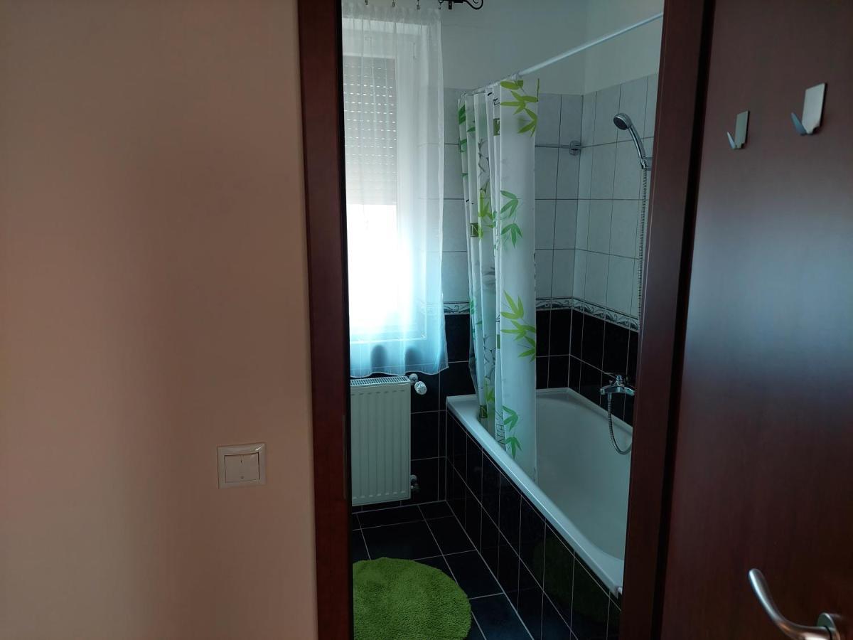 Samuci Apartman Hajduszoboszlo Bagian luar foto