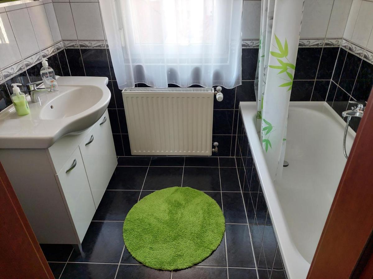 Samuci Apartman Hajduszoboszlo Bagian luar foto