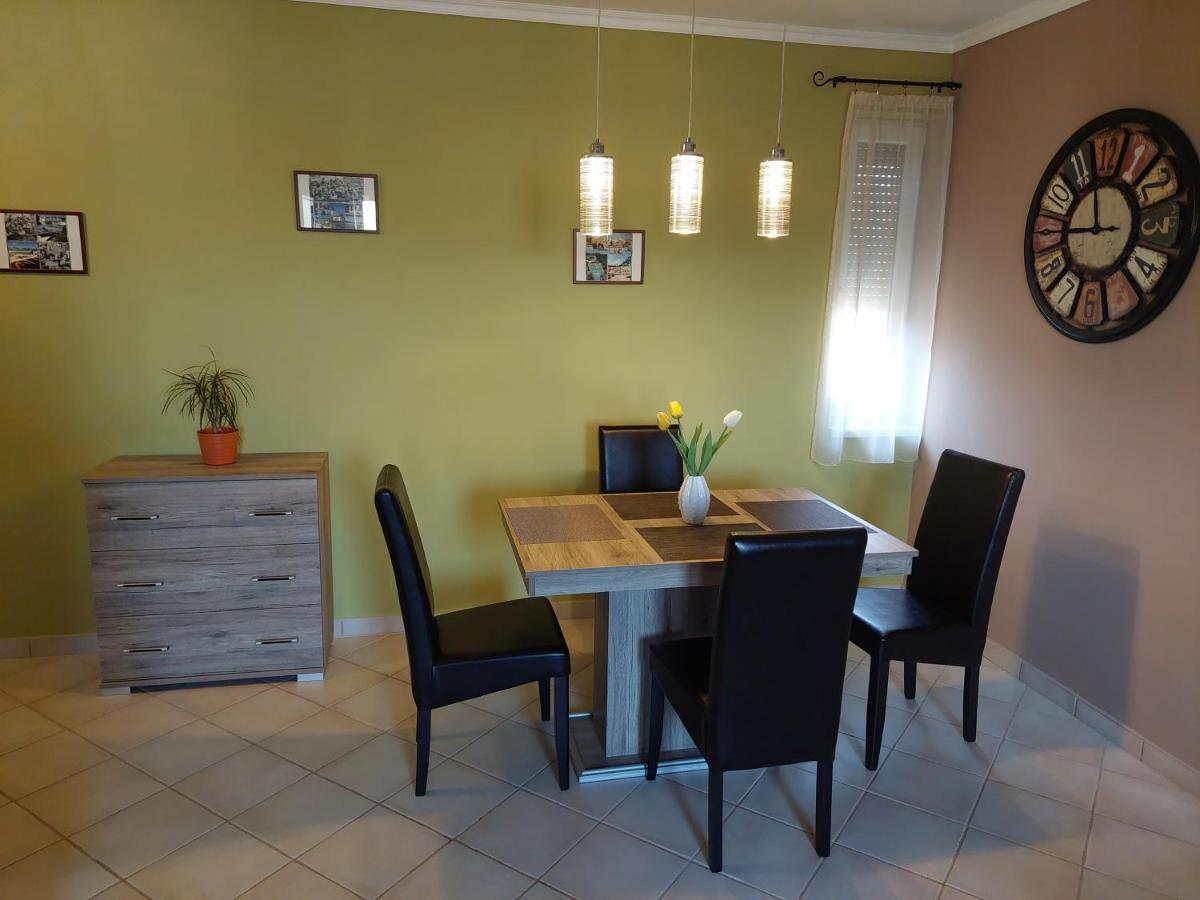 Samuci Apartman Hajduszoboszlo Bagian luar foto