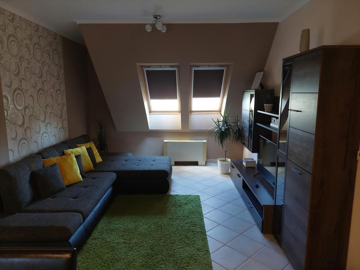 Samuci Apartman Hajduszoboszlo Bagian luar foto